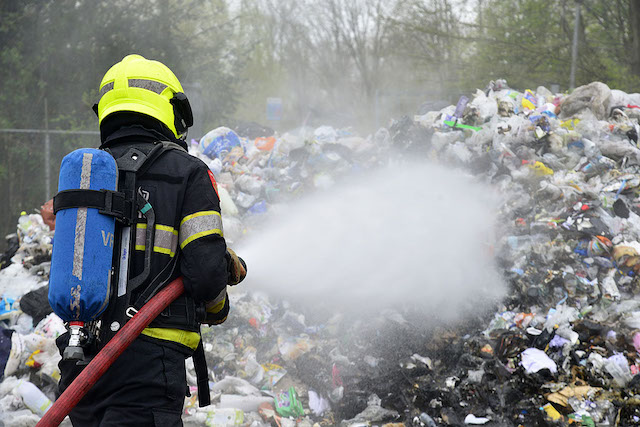 2022/102/20220404-11u51 GB 008 Buitenbrand Rijstvogelstraat.jpg